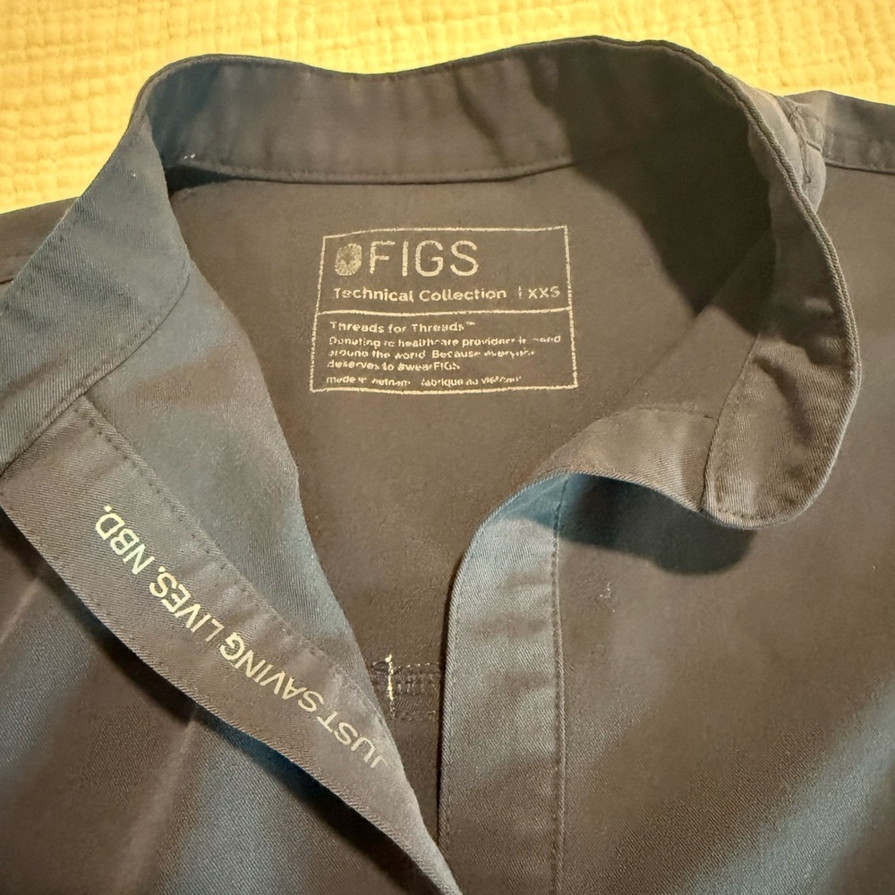 FIGS XXS Quiet Navy Rafaela Scrub Top - Picture 4 of 5